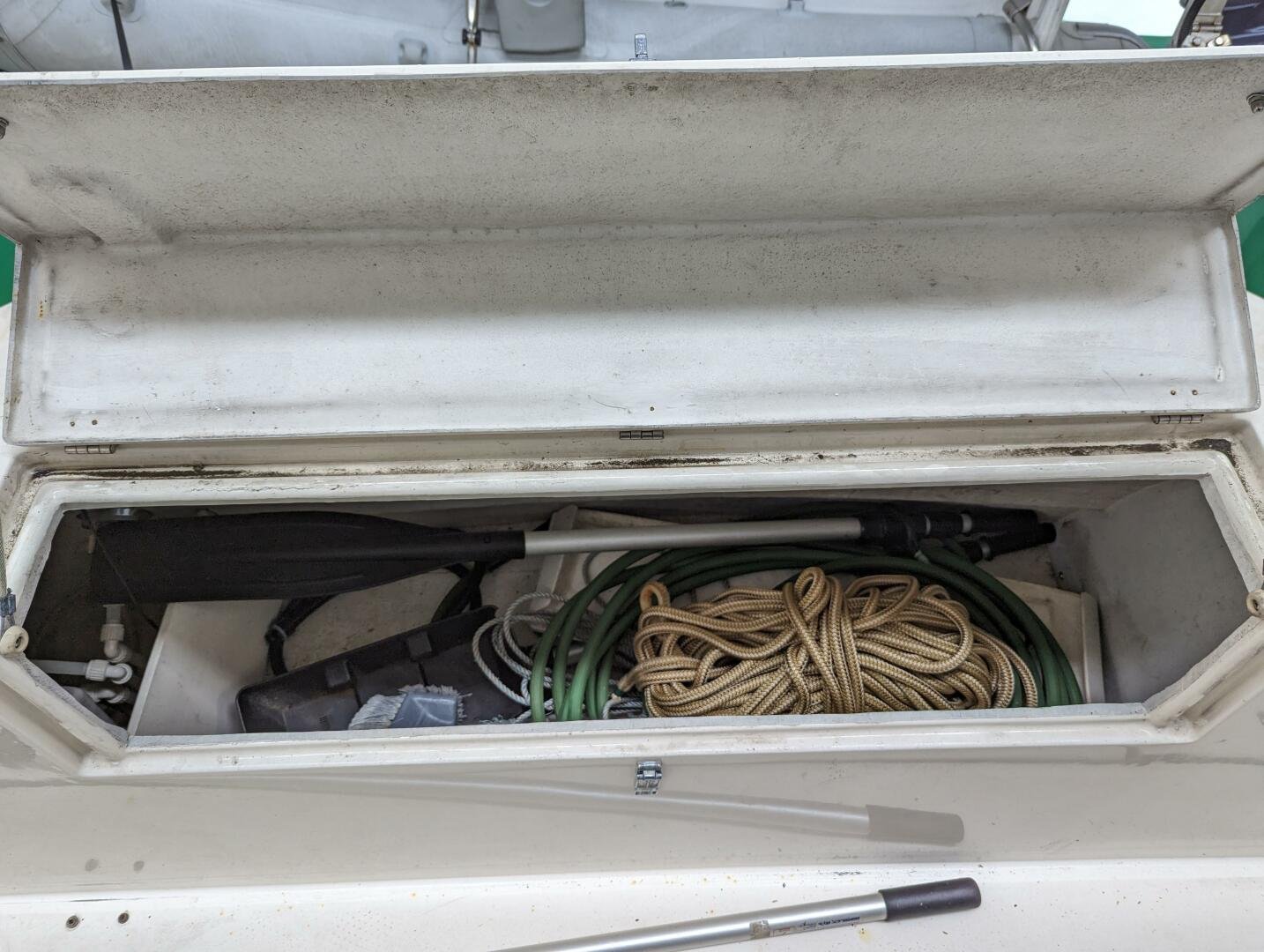 1999 Cruisers Yachts 3585 Flybridge