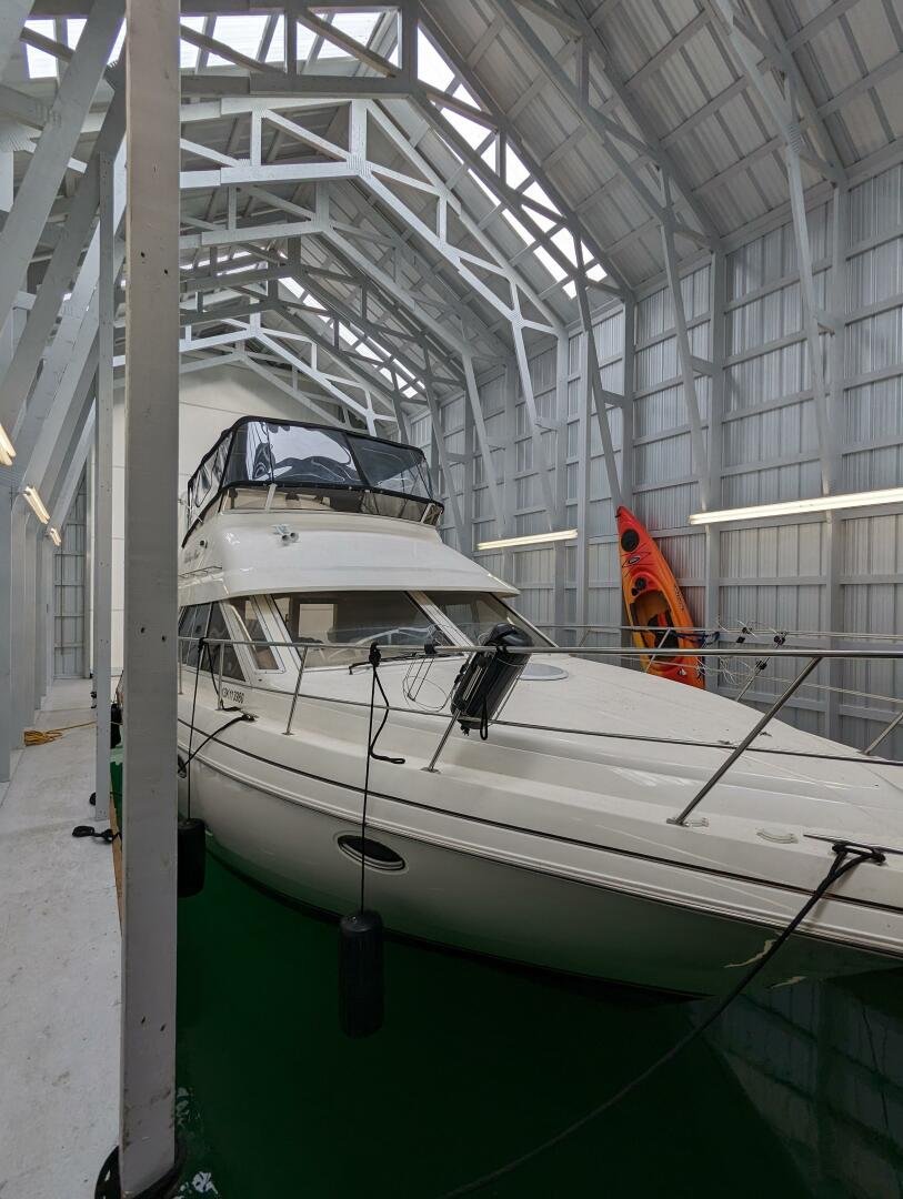 1999 Cruisers Yachts 3585 Flybridge