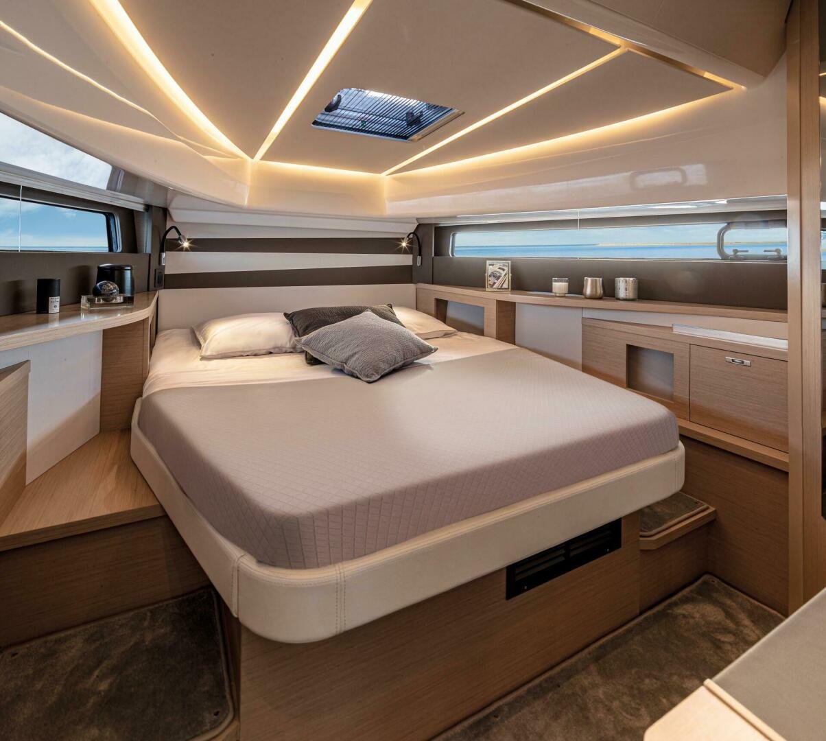 2025 Jeanneau DB 37 IB