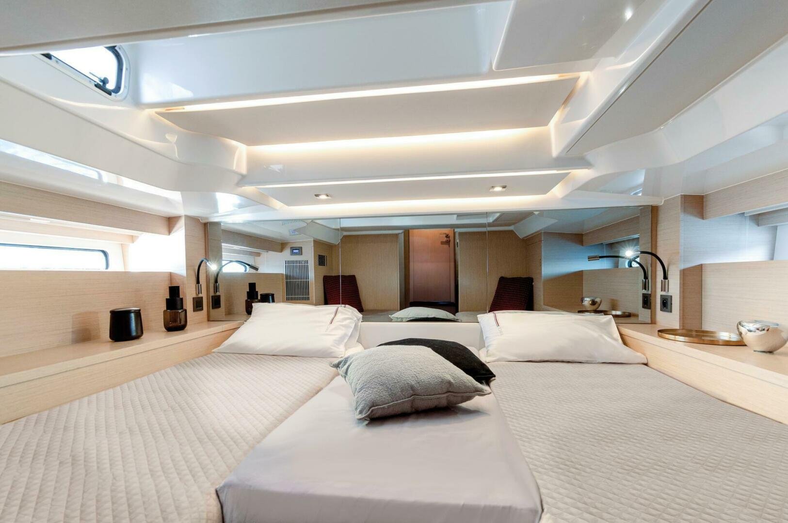 2025 Jeanneau DB 37 IB