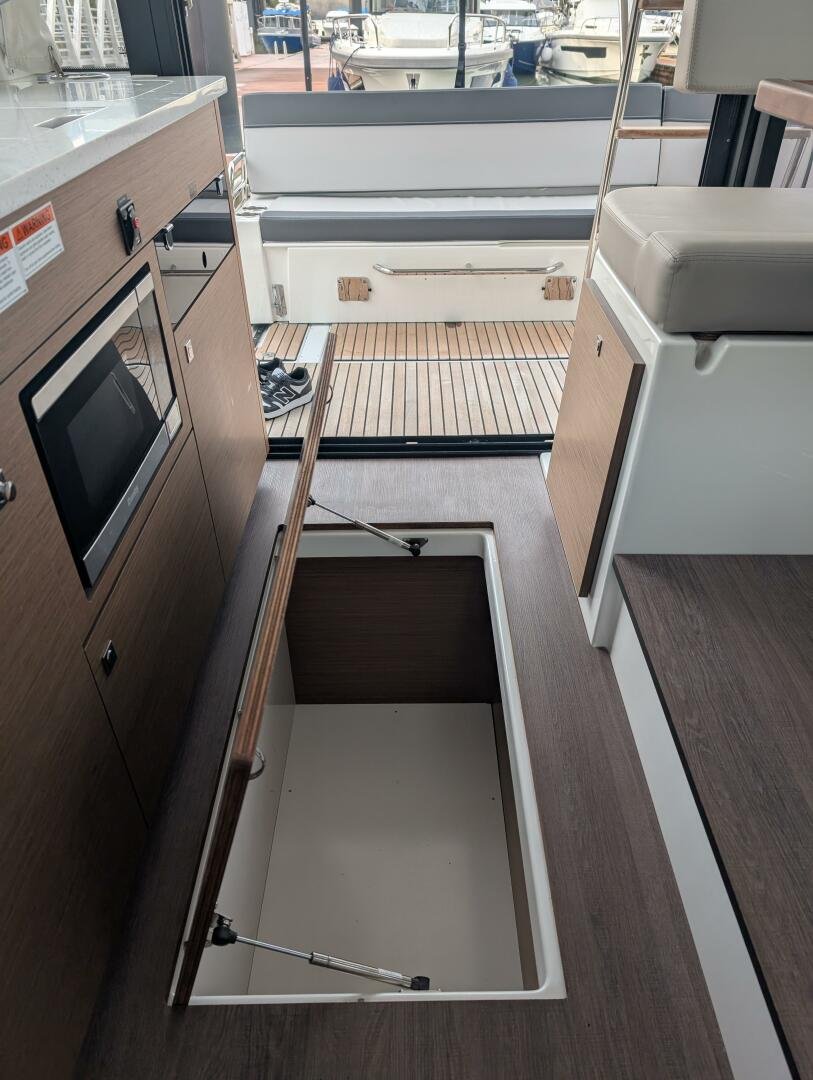 2023 Jeanneau NC 1095 FLY