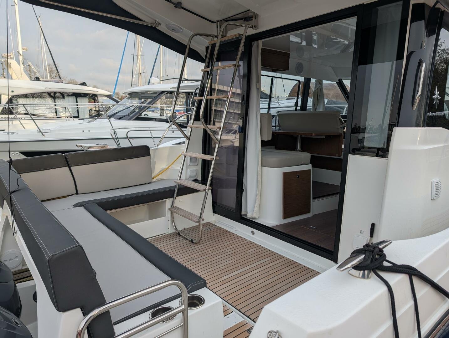 2023 Jeanneau NC 1095 FLY