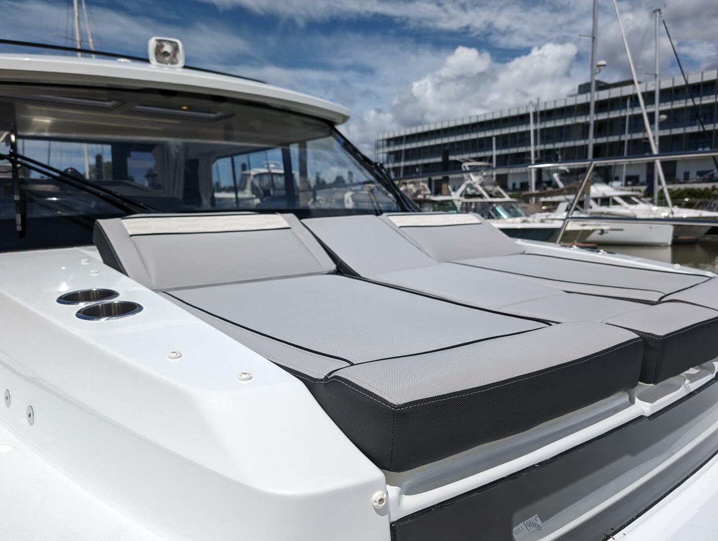 2025 Jeanneau NC 895 S2