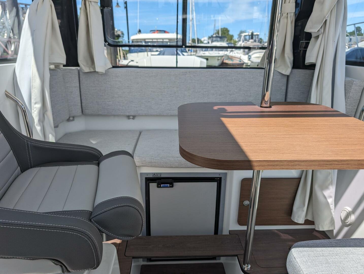 2024 Jeanneau NC 795 Sport S2