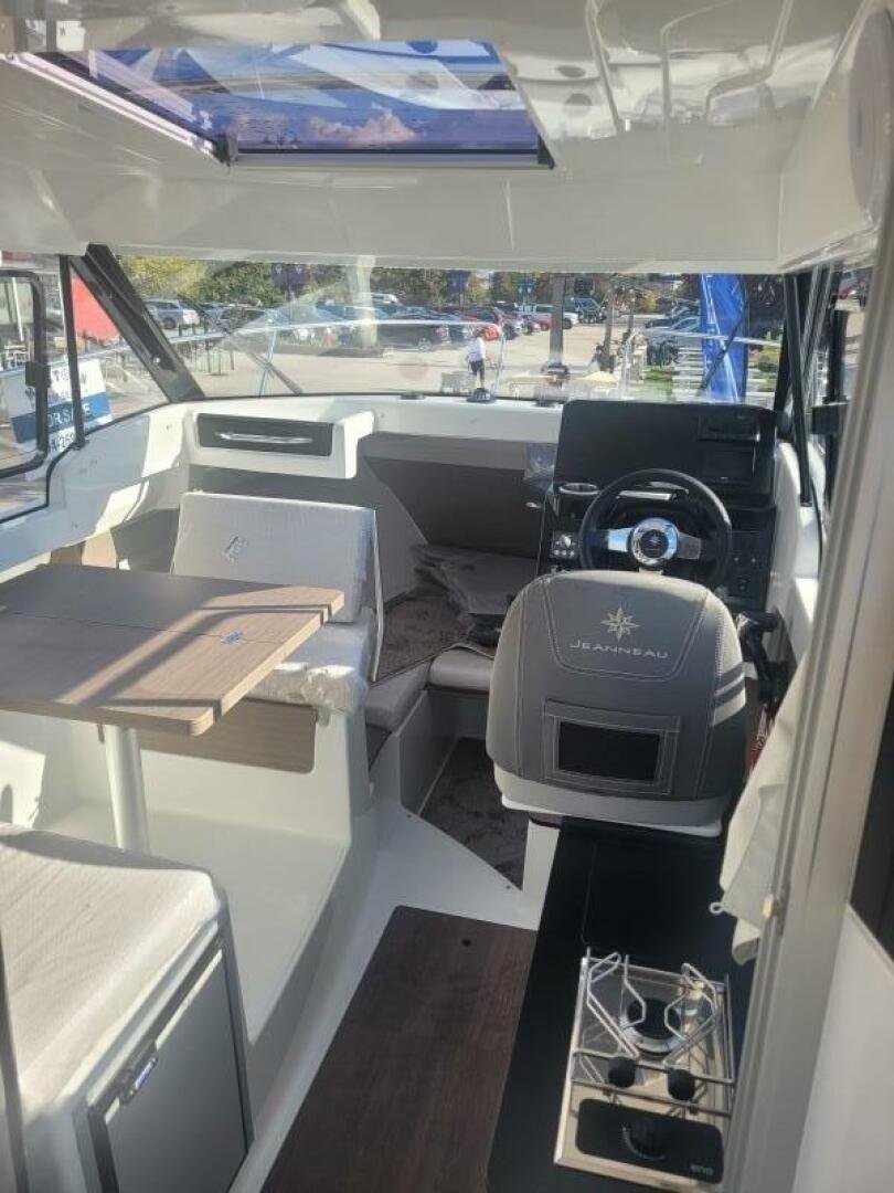 2025 Jeanneau NC 695 S2