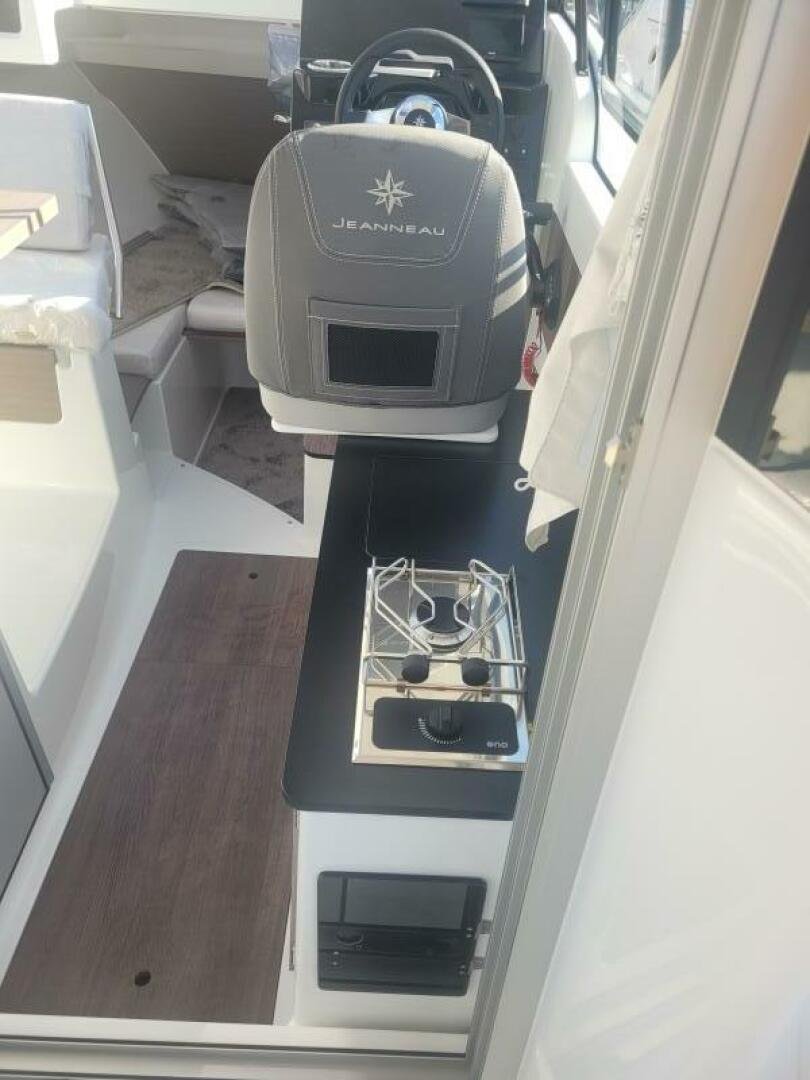 2025 Jeanneau NC 695 S2