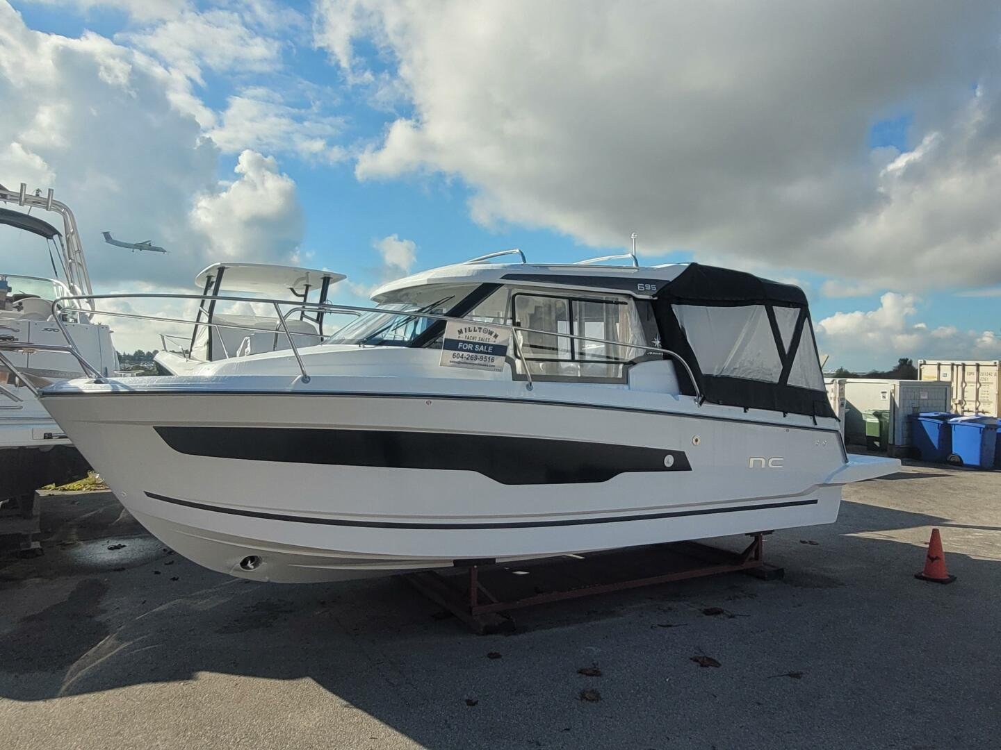 2025 Jeanneau NC 695 S2