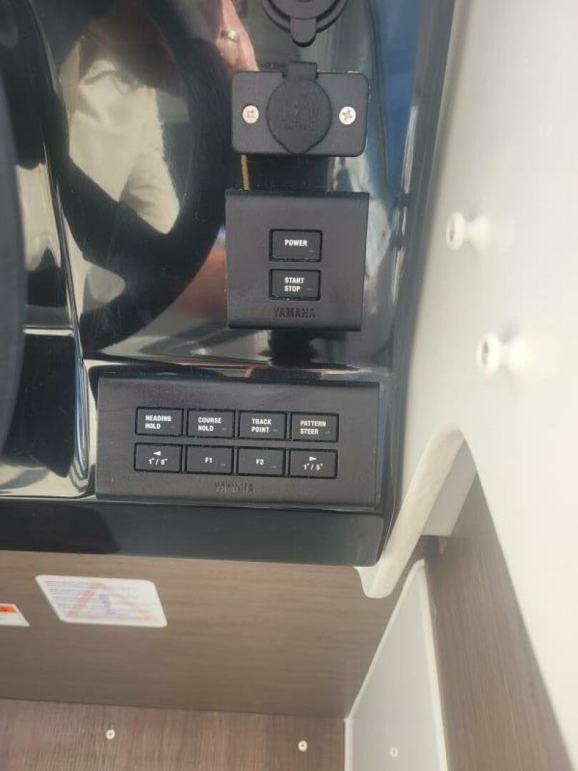 2025 Jeanneau NC 695 S2