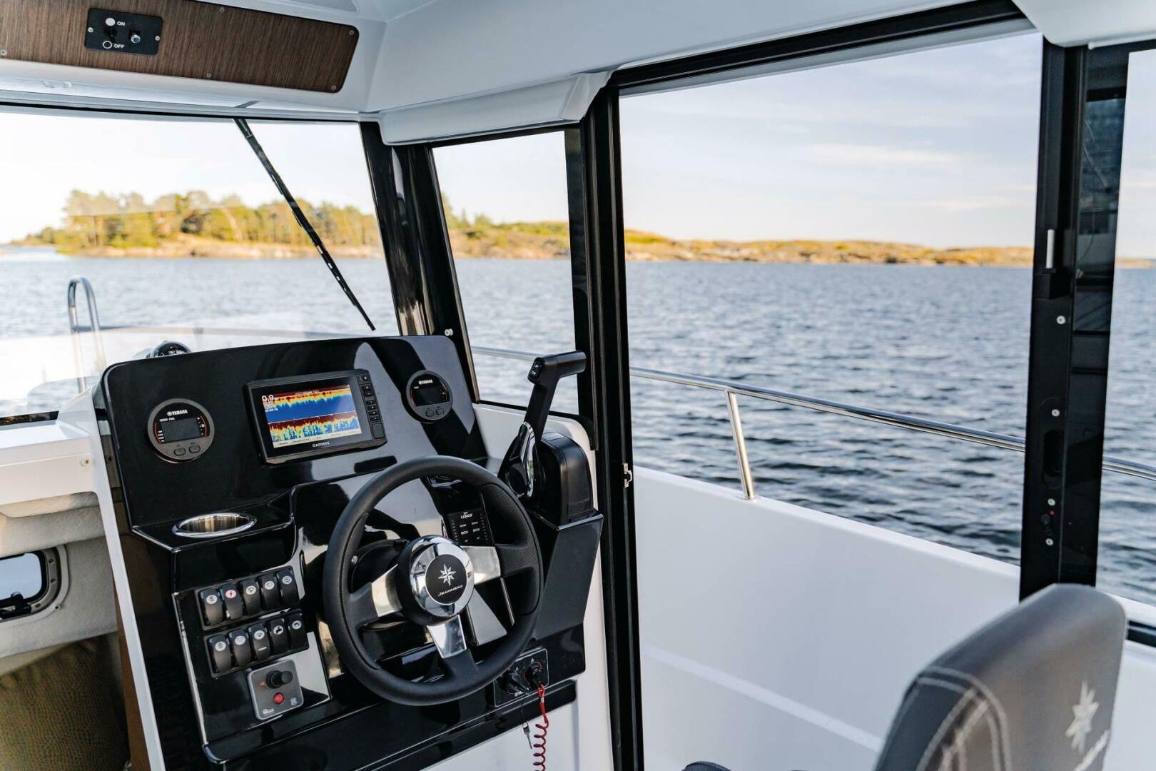 2023 Jeanneau NC 695 Sport