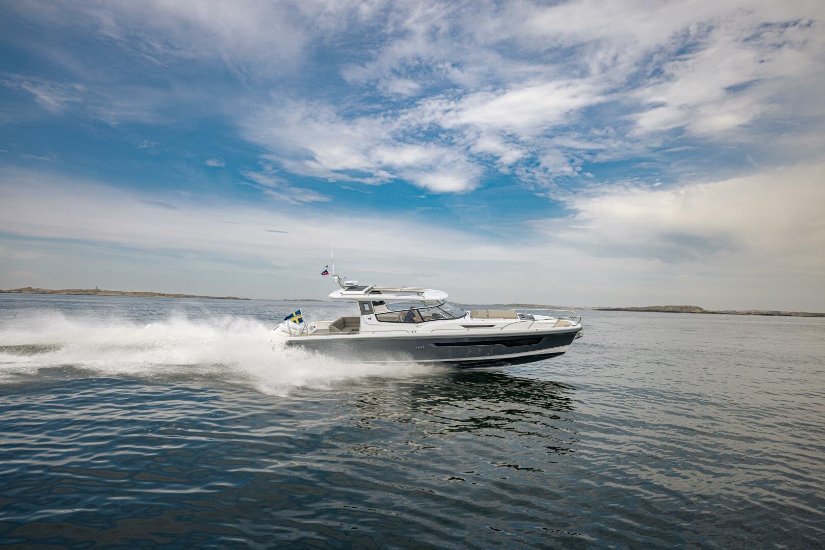 2025 Nimbus Weekender 11