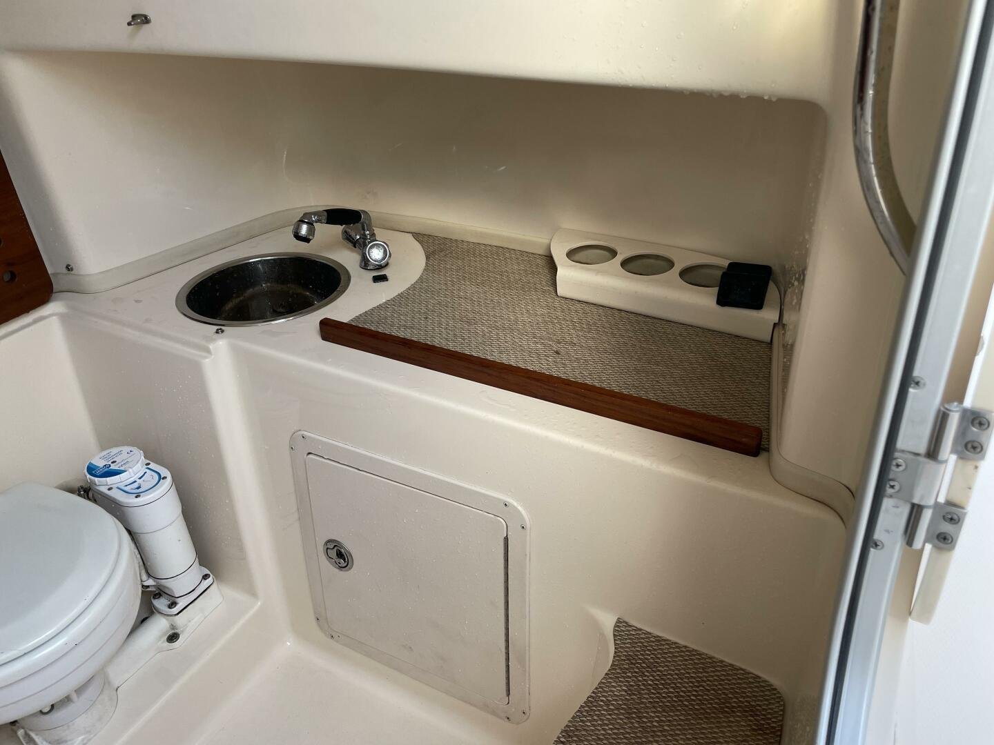 2006 Grady-White 306 Bimini