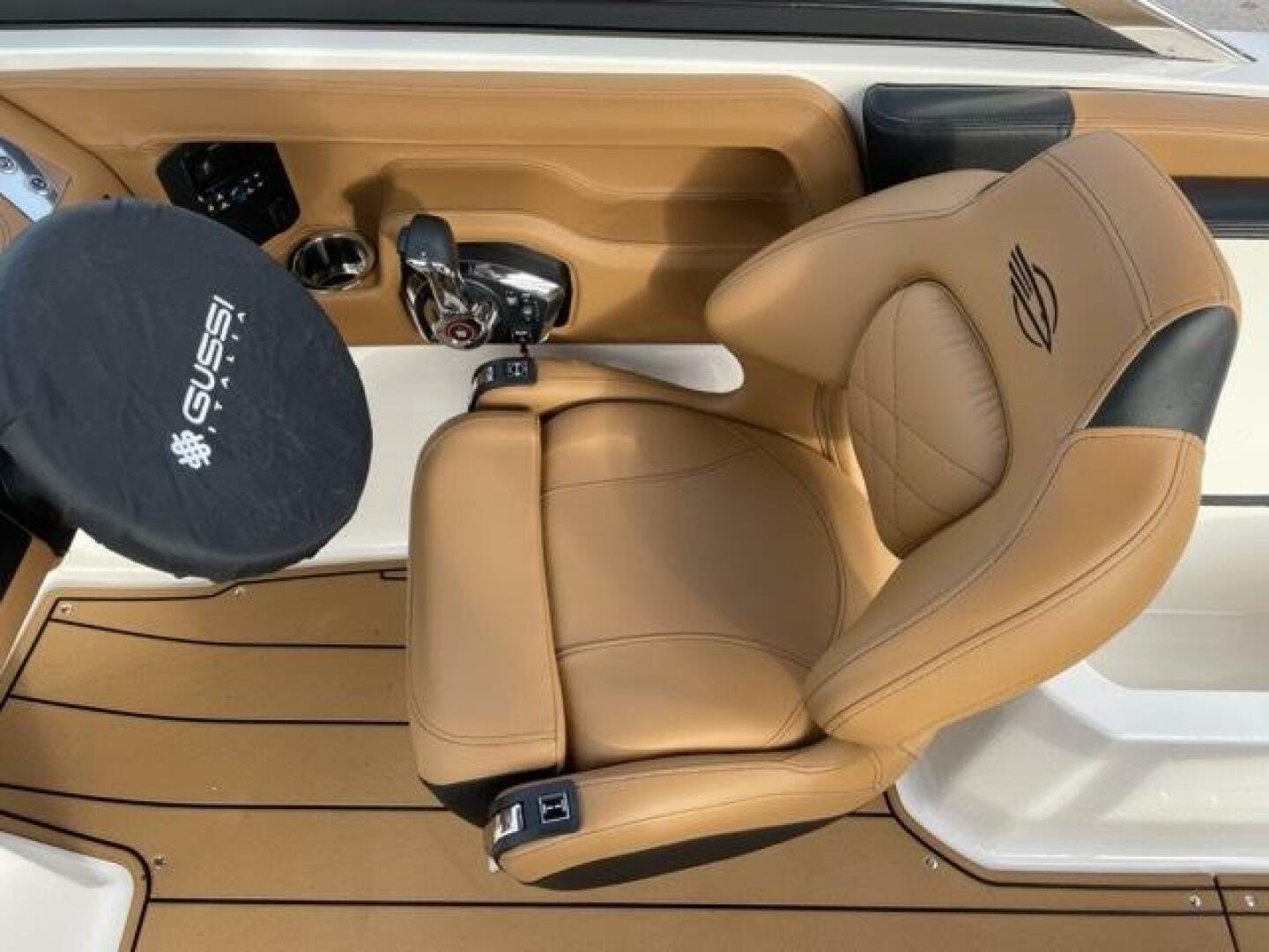 2023 Chaparral 250 OSX