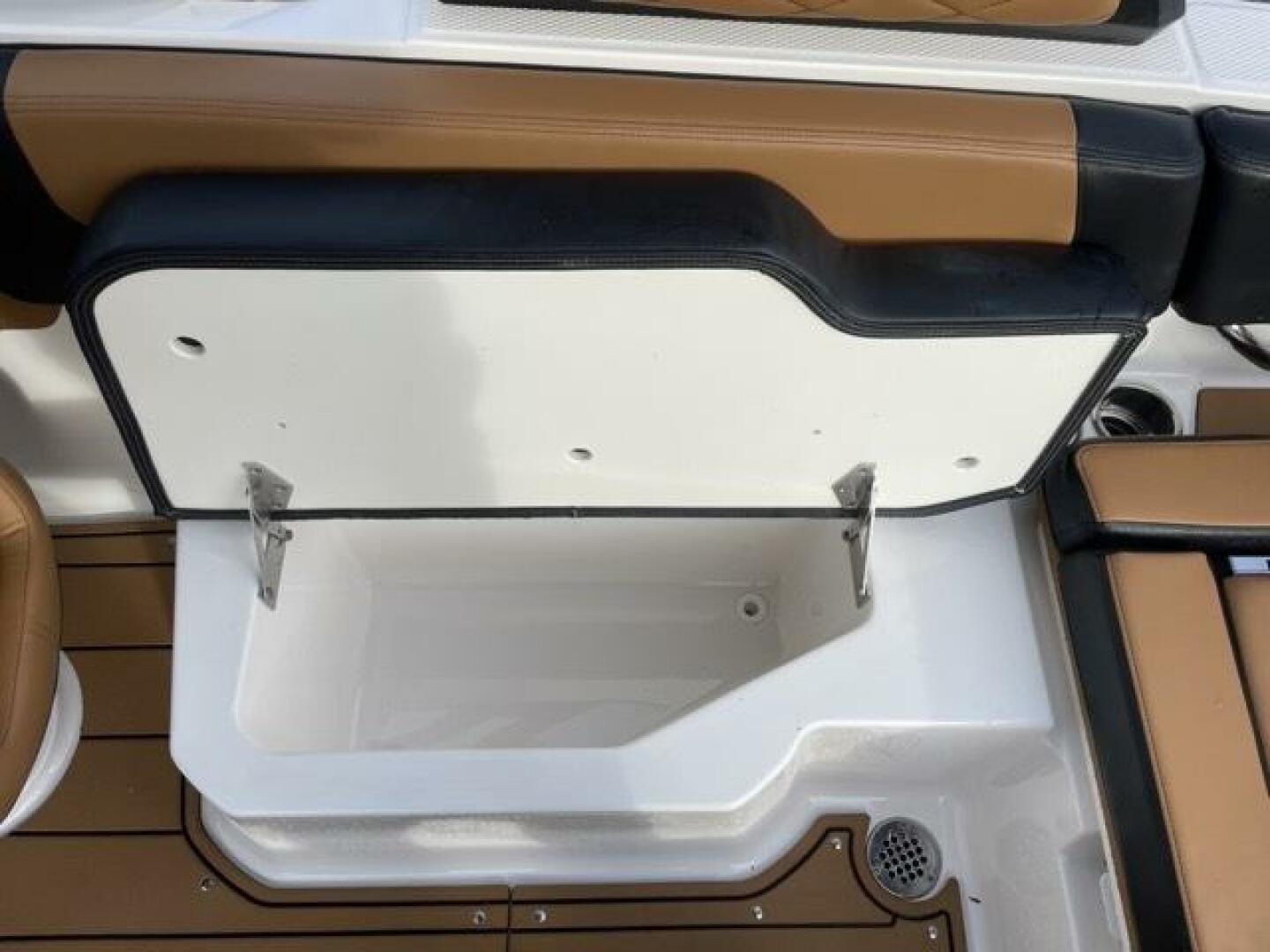 2023 Chaparral 250 OSX