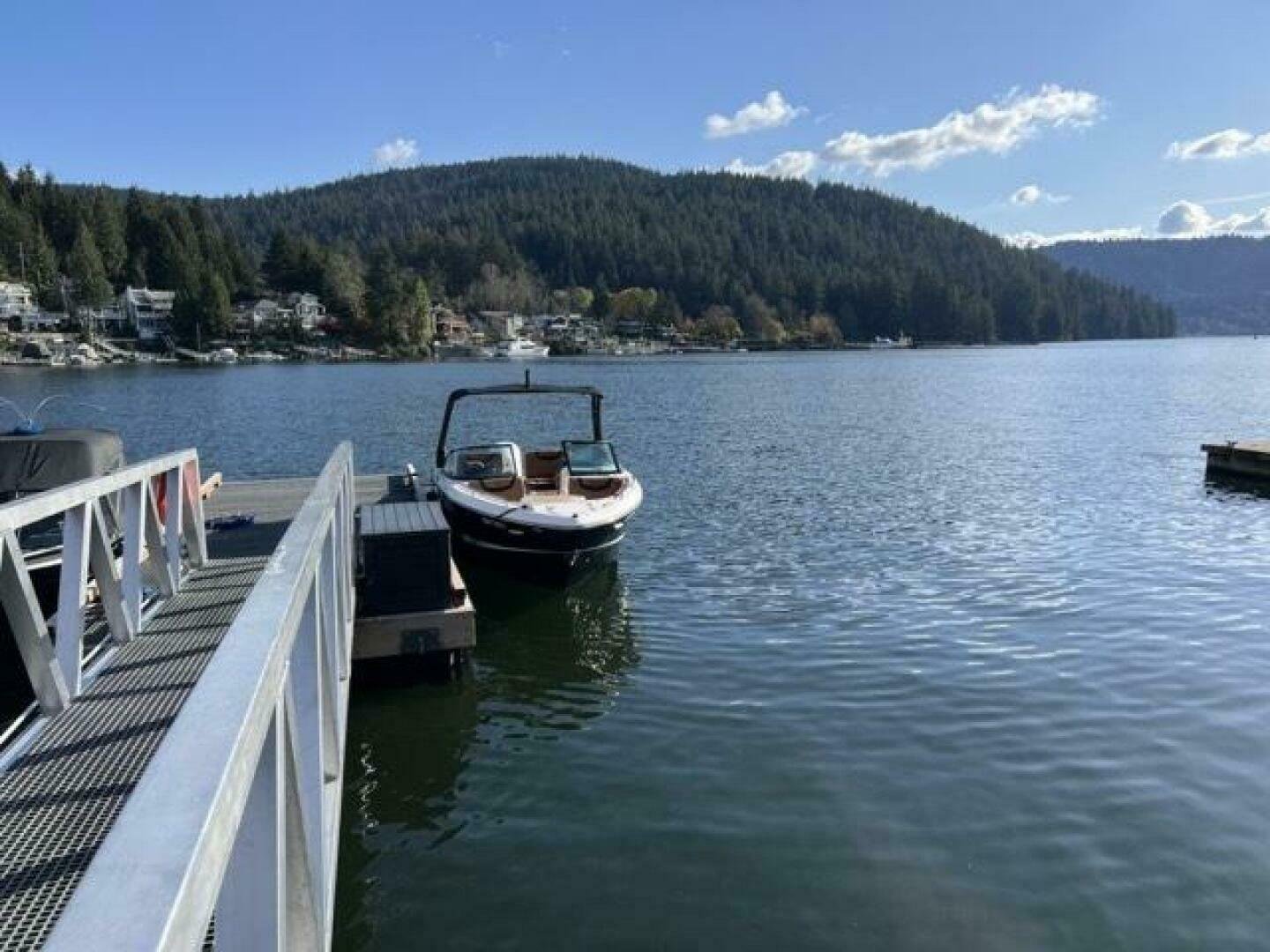 2023 Chaparral 250 OSX