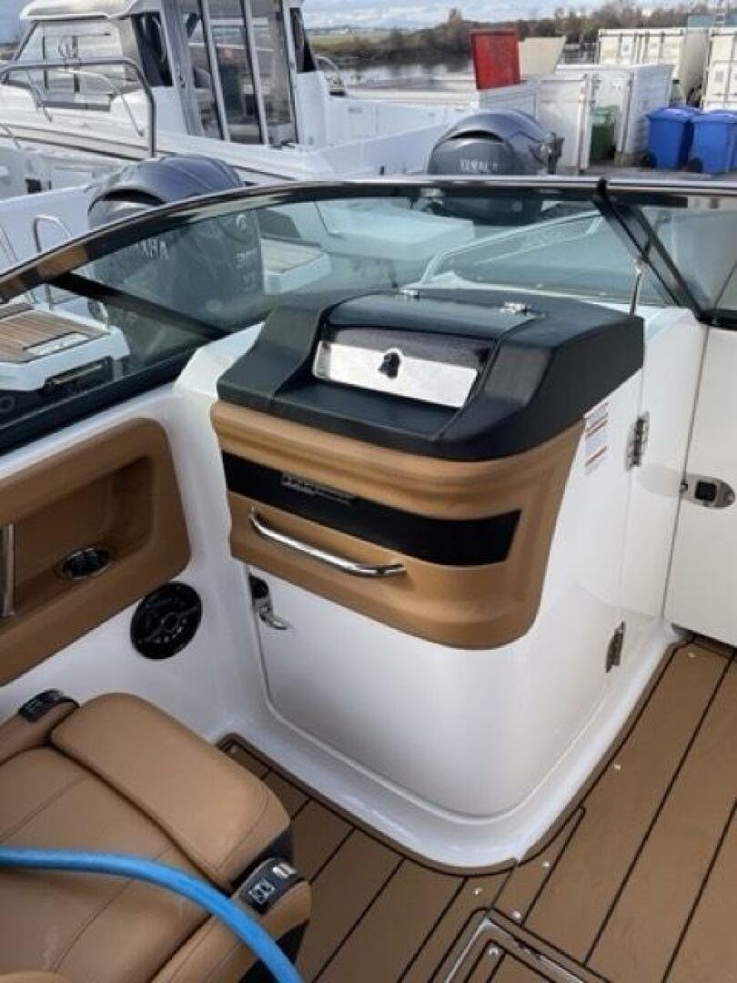 2023 Chaparral 250 OSX