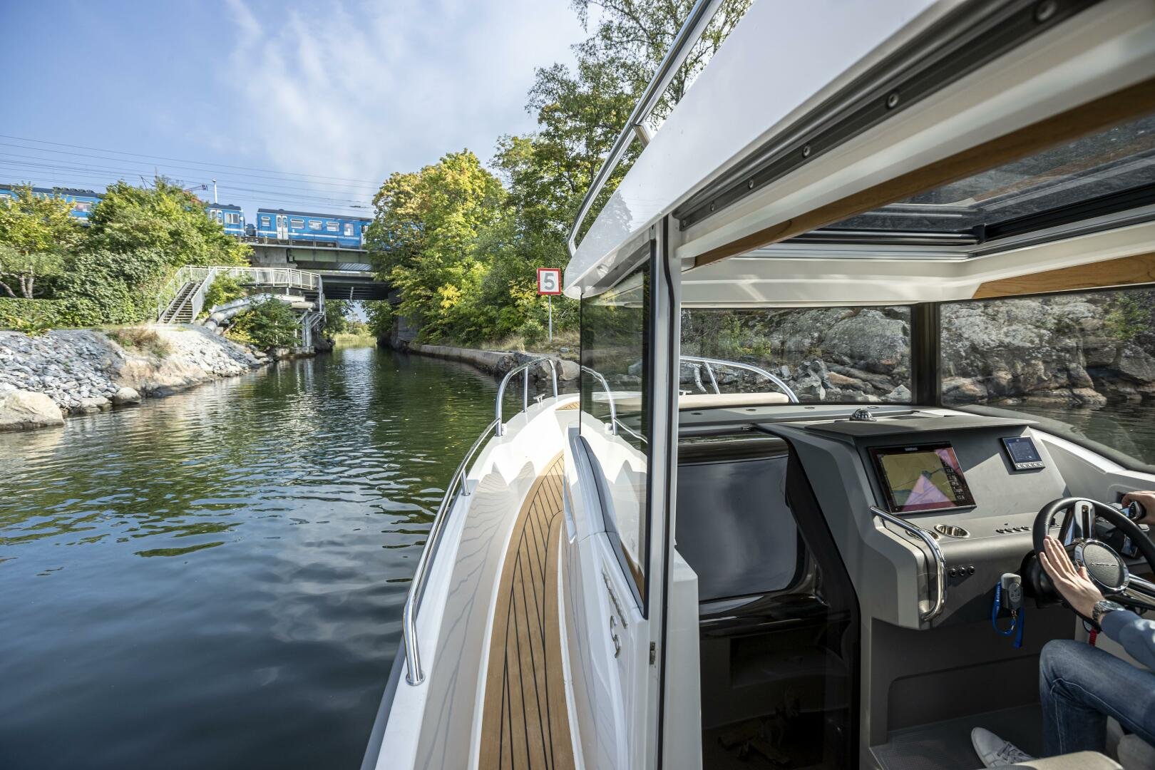 2025 Nimbus Commuter 9