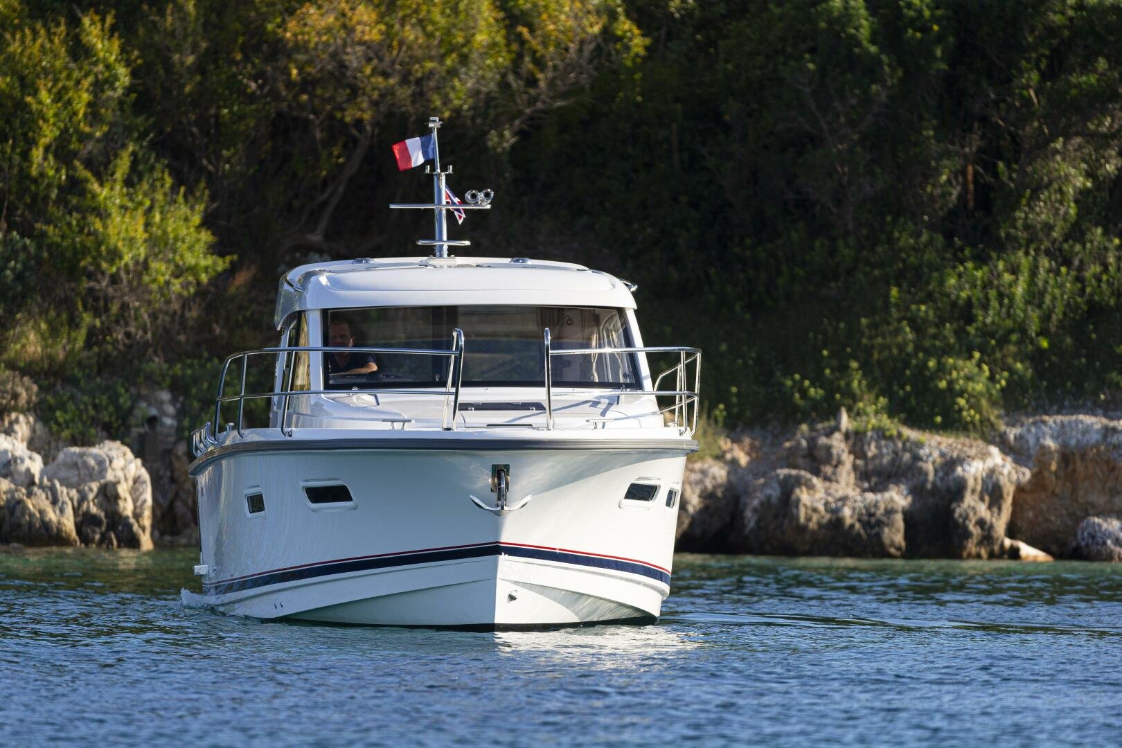 2025 Nimbus 305 Coupe