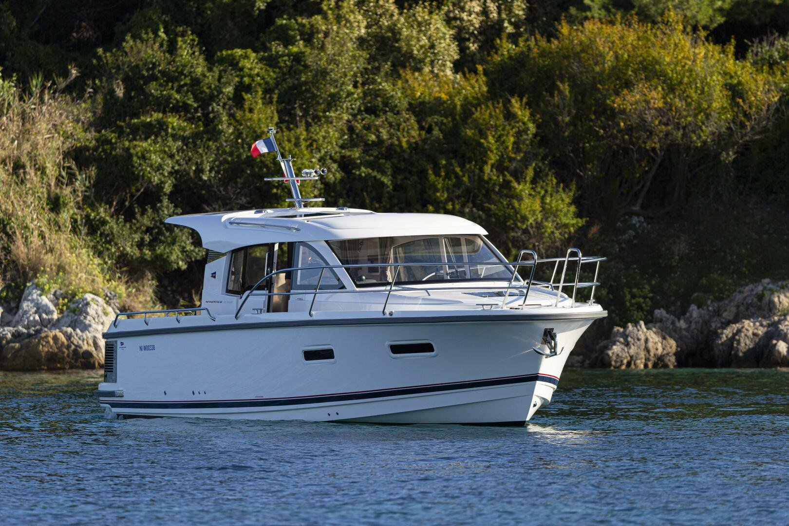 2025 Nimbus 305 Coupe