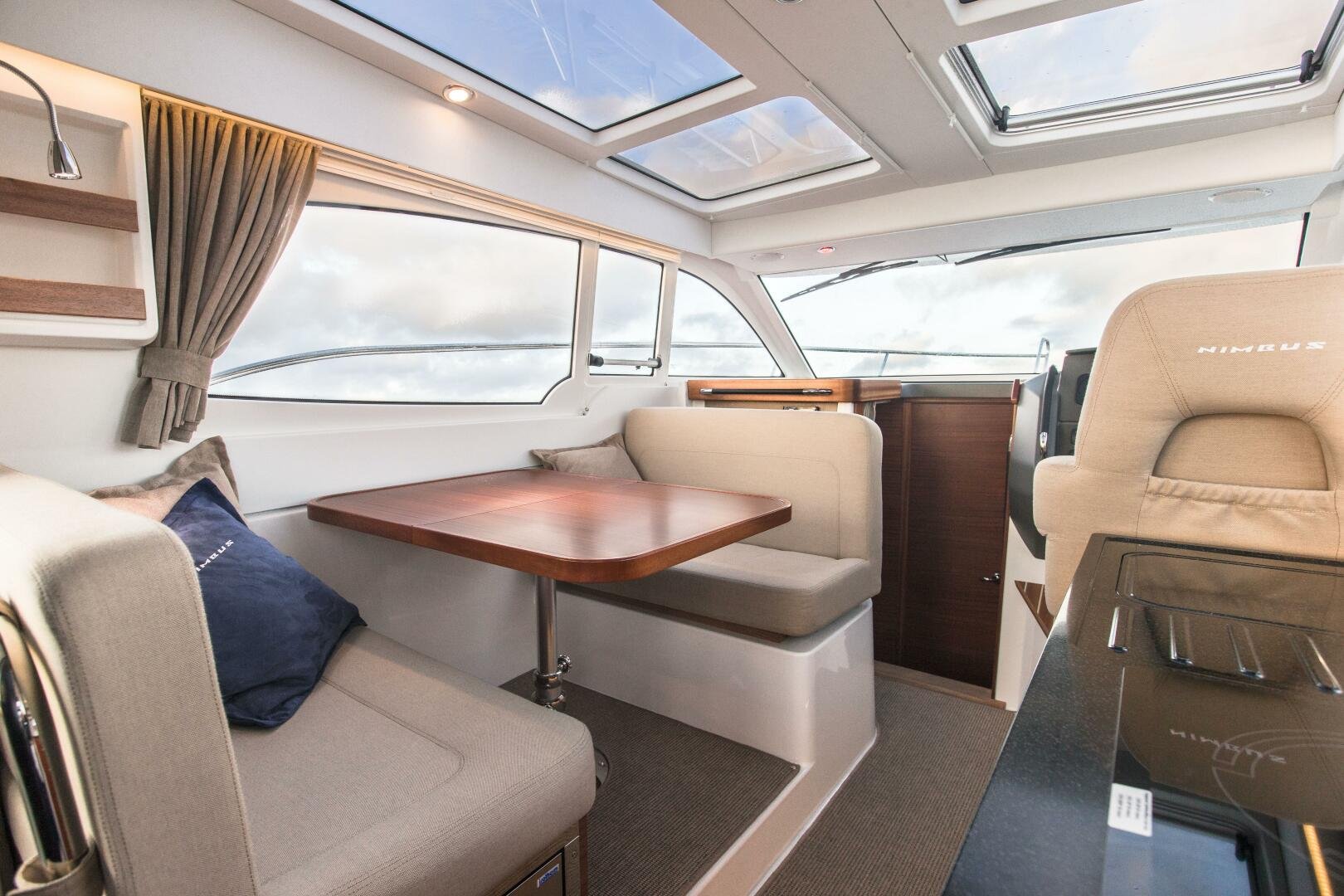 2025 Nimbus 305 Coupe