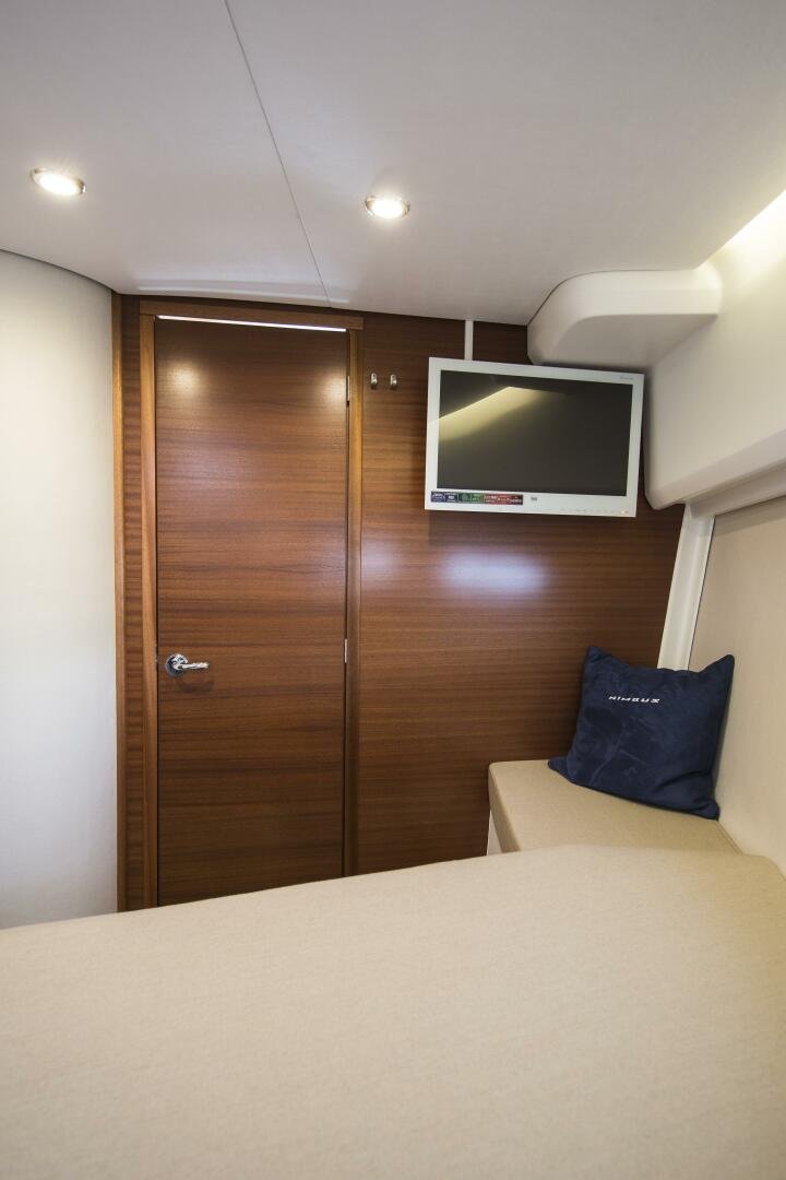 2025 Nimbus 305 Coupe