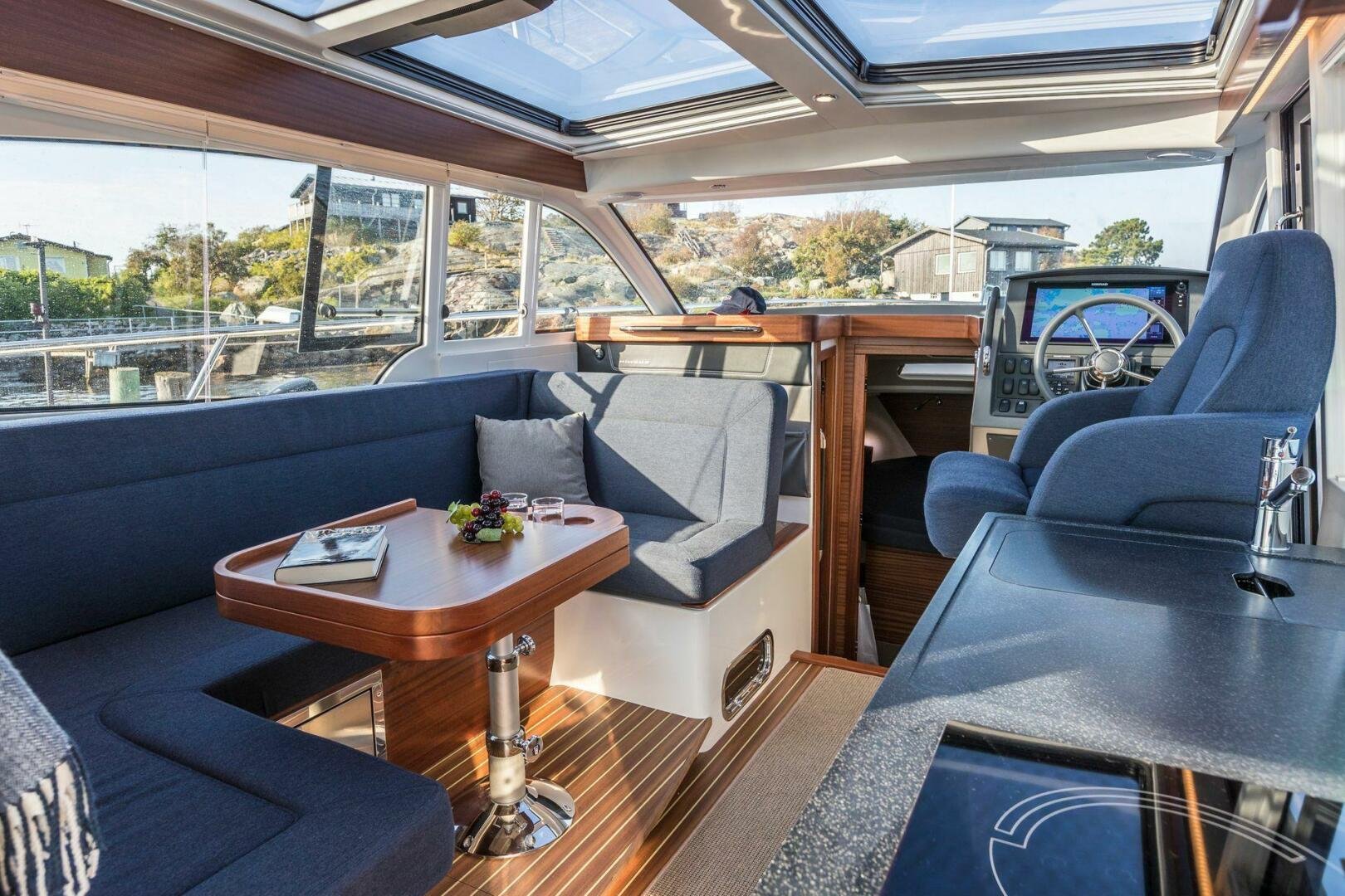 2025 Nimbus 365 Coupe