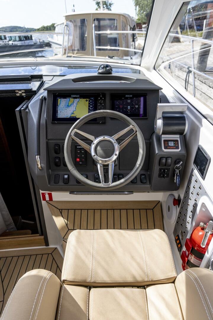 2025 Nimbus 305 Drophead