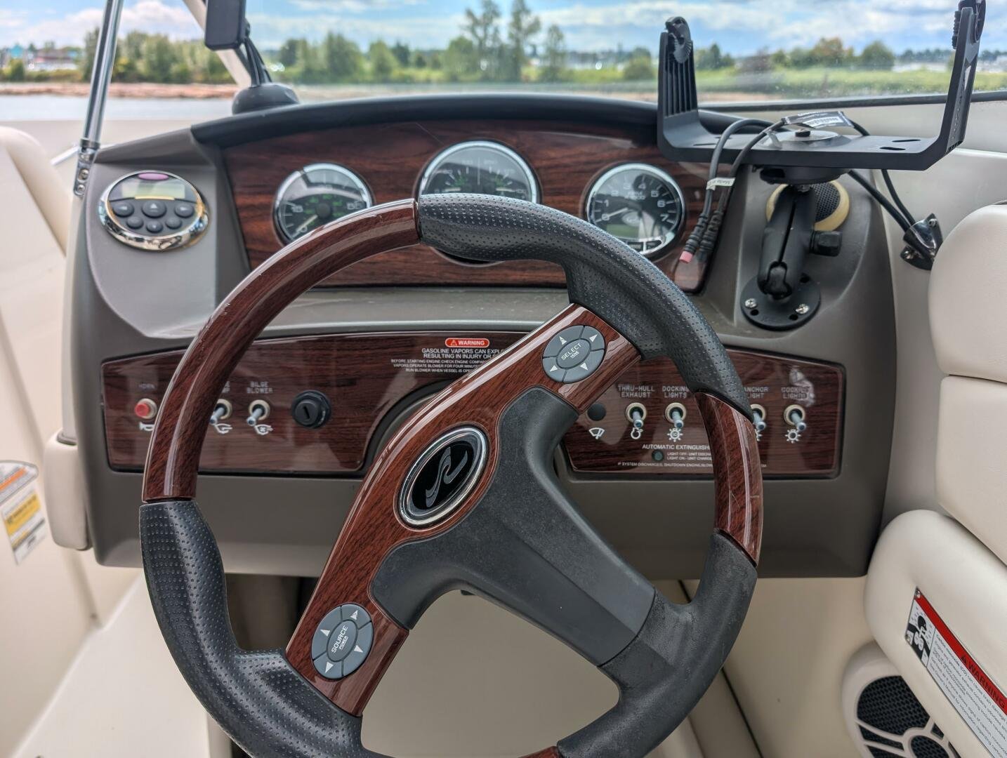 2008 Sea Ray 230 Select