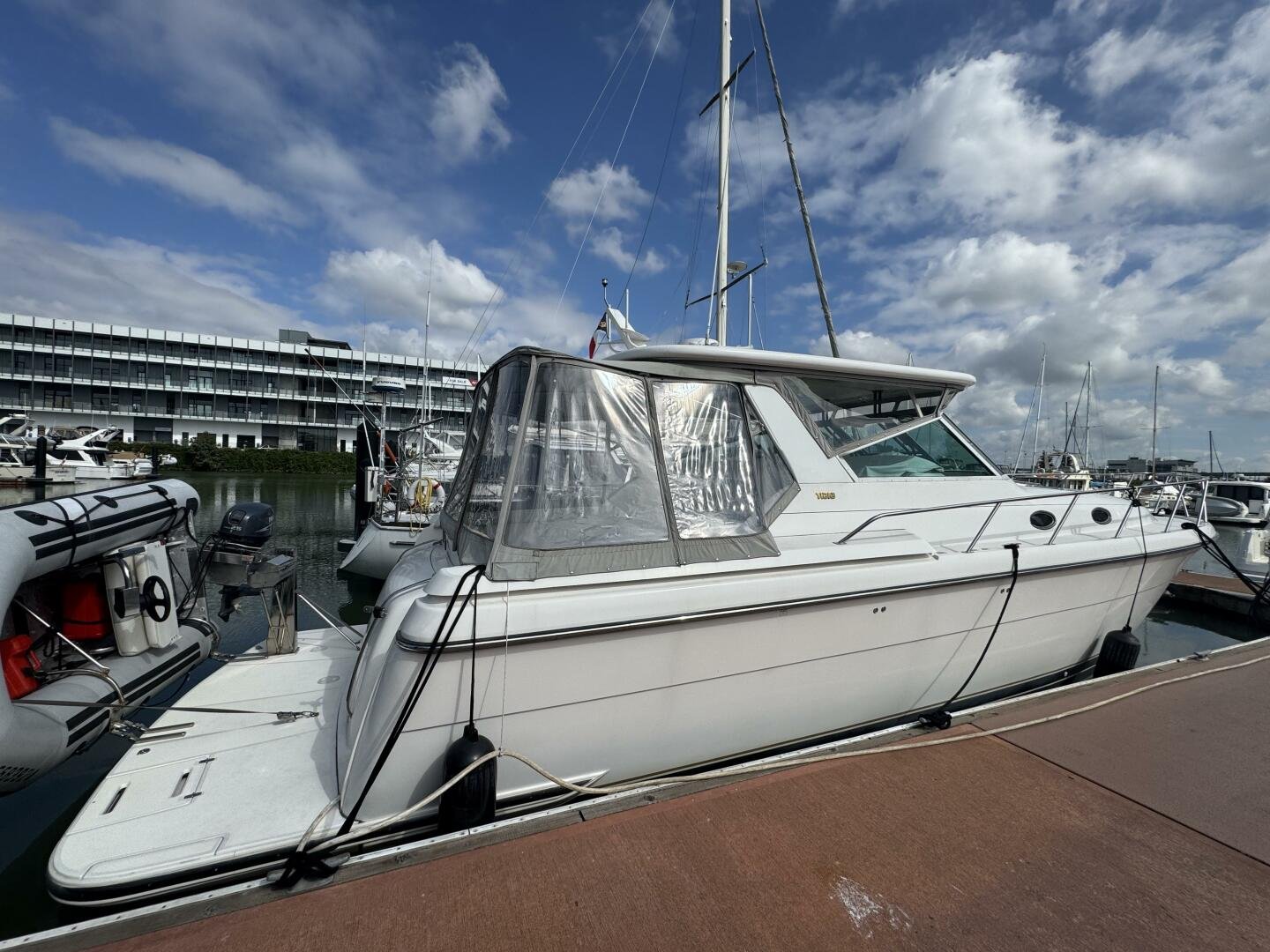 2004 Tiara Yachts 4000 Express