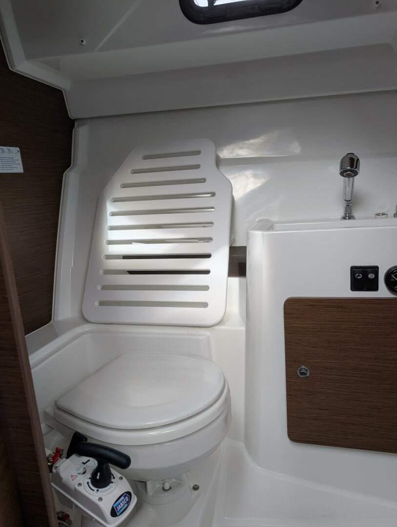 2024 Jeanneau NC 795 Series 2